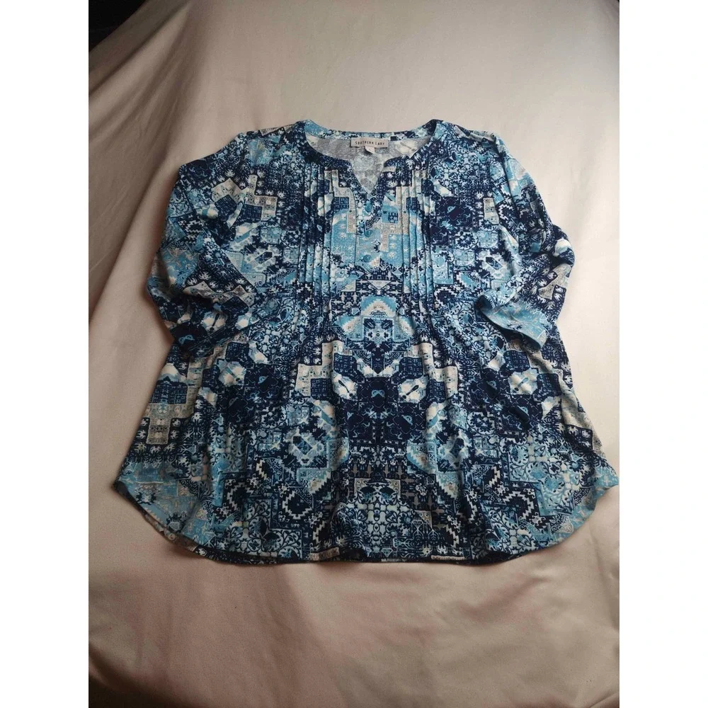 Southern Lady Tunic Top Womens Large Blue Geometric 3/4 Sleeve Knit Pleated